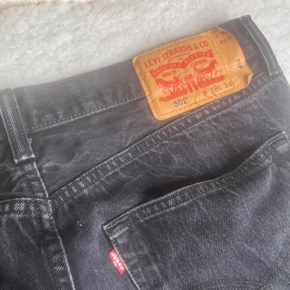 Levis 501 Original Fit Jeans Mens 37x31 fade Black Straight Leg Button Fly Denim - Picture 2 of 7